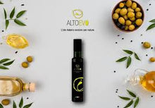 Laden Sie das Bild in den Galerie-Viewer, OLIO EXTRAVERGINE DI OLIVA ALTOEVO BUDONI BOTTIGLIA DA 100 ML          COD 0170